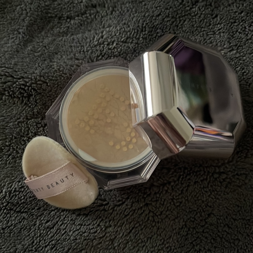 Fenty Banana Mini Pro Filt’r Instant Retouch Setting Powder - Picture 4 of 5